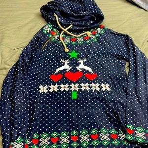Ampersand doublehood sweatshirt Christmas design size small EUC
